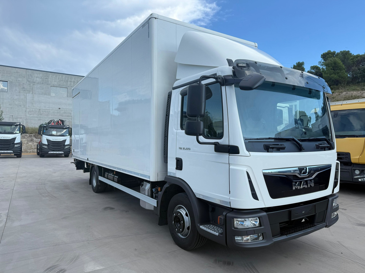 MAN 12.220 BL TGL E6 (Van) - Грузовик с закрытым кузовом: фото 2 MAN 12.220 BL TGL E6 (Van) - Грузовик с закрытым кузовом: фото 2