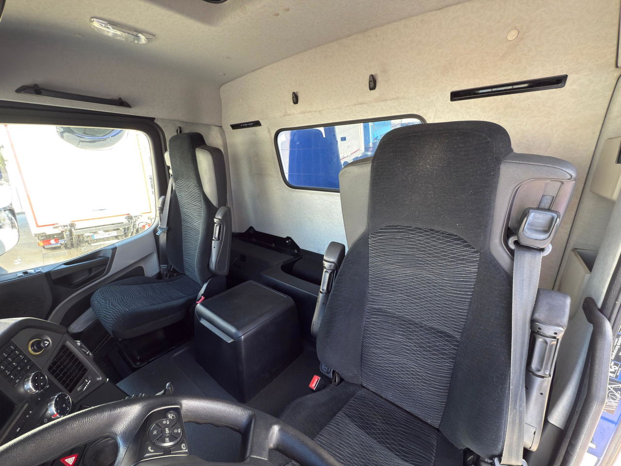 Тентованный грузовик MERCEDES BENZ 18.33 Antos E6 (Self-portable): фото 6