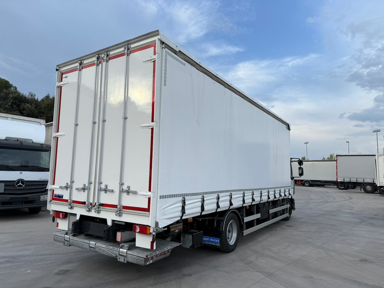 RENAULT D12.240 E6 (Tauliner) - Тентованный грузовик: фото 3 RENAULT D12.240 E6 (Tauliner) - Тентованный грузовик: фото 3