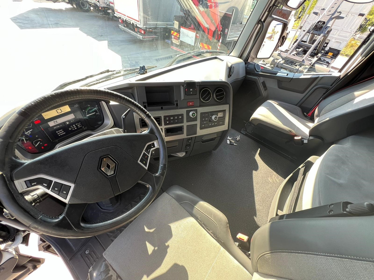 RENAULT T430 E6 (Tauliner) - Тентованный грузовик: фото 5 RENAULT T430 E6 (Tauliner) - Тентованный грузовик: фото 5