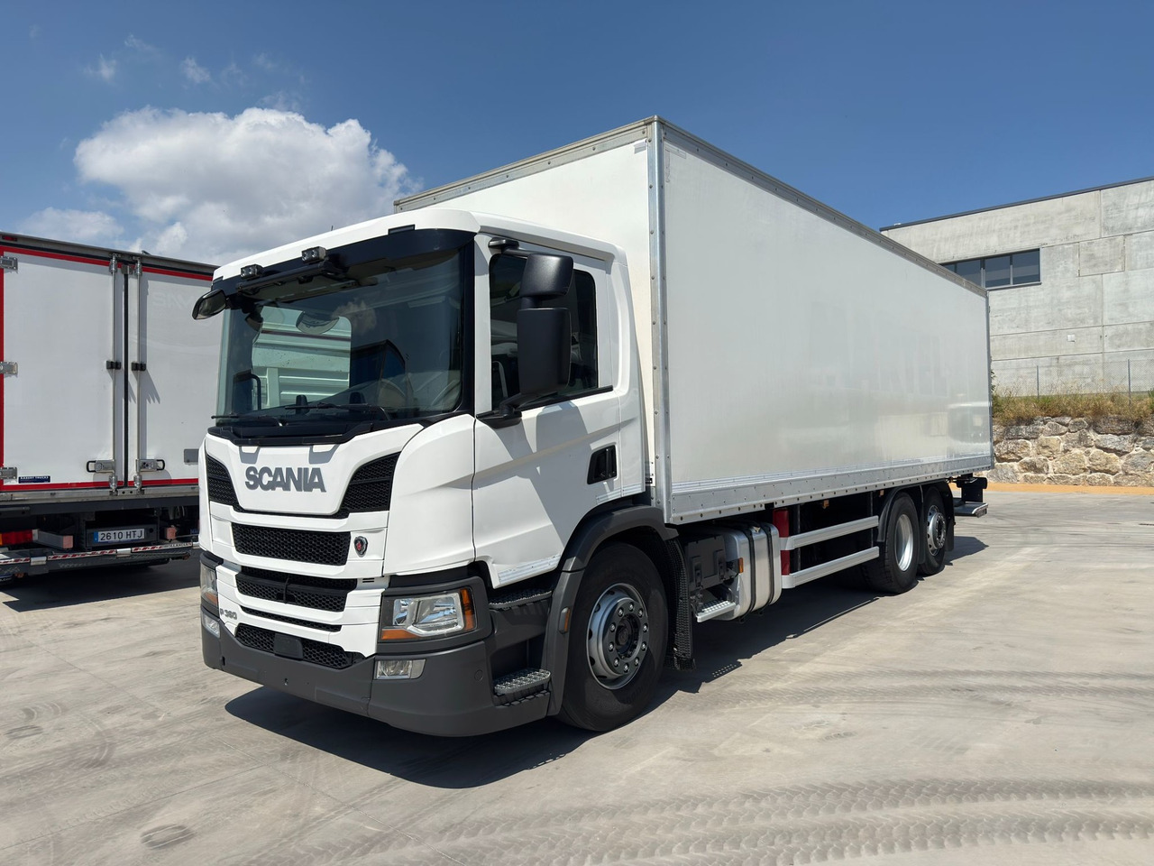SCANIA P360 E6 (VAN) - Грузовик с закрытым кузовом: фото 1 SCANIA P360 E6 (VAN) - Грузовик с закрытым кузовом: фото 1