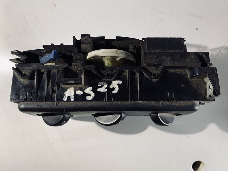 Behr ACTROS - Приборная панель: фото 2 Behr ACTROS - Приборная панель: фото 2