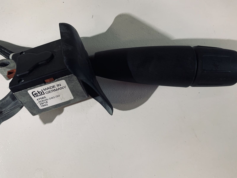 DAF 106 - Подрулевой переключатель: фото 2 DAF 106 - Подрулевой переключатель: фото 2