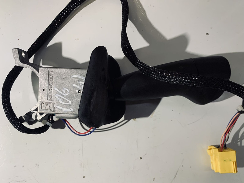 DAF 106 - Подрулевой переключатель: фото 2 DAF 106 - Подрулевой переключатель: фото 2