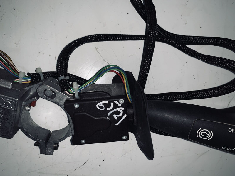 DAF 65 - Подрулевой переключатель: фото 4 DAF 65 - Подрулевой переключатель: фото 4