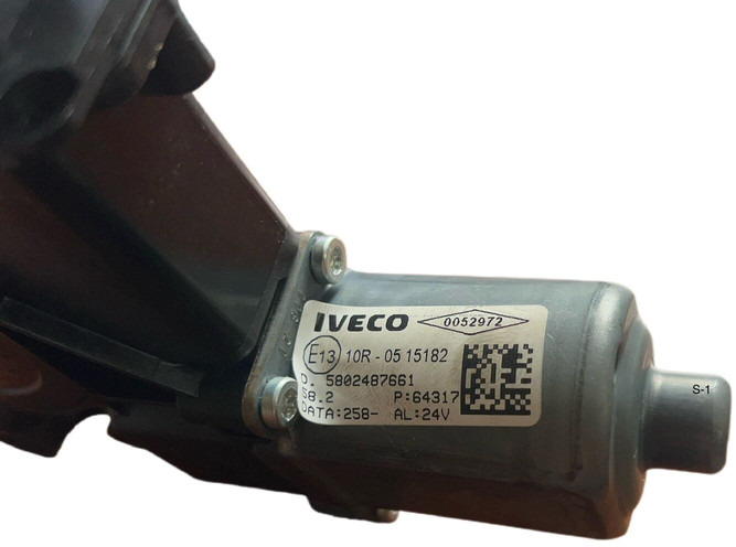 Iveco S-WAY - Щетка стеклоочистителя: фото 3 Iveco S-WAY - Щетка стеклоочистителя: фото 3