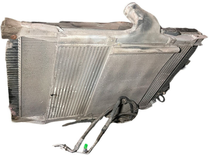 Iveco S-WAY - Радиатор: фото 2 Iveco S-WAY - Радиатор: фото 2