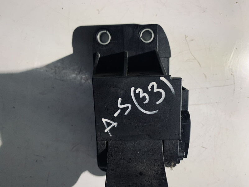 Mercedes-Benz ACTROS - Педаль: фото 2 Mercedes-Benz ACTROS - Педаль: фото 2