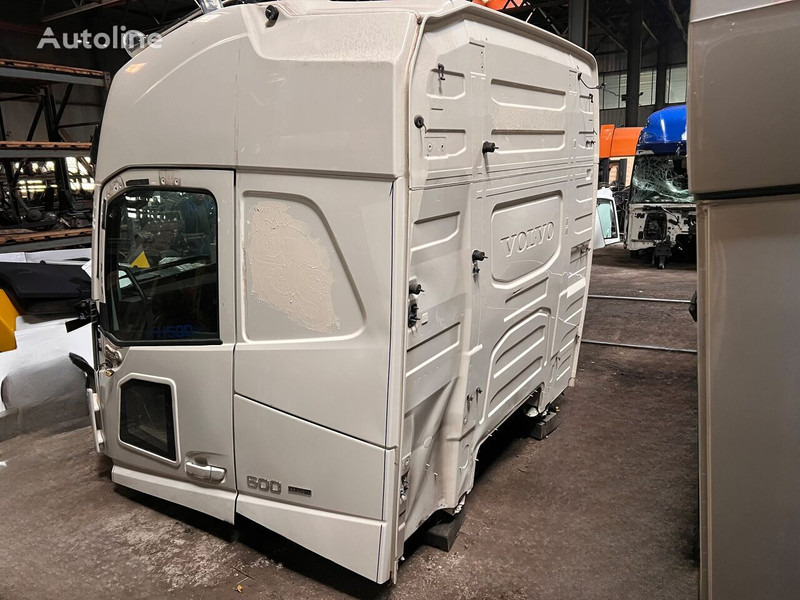 Volvo FH Left side doors - Дверь и запчасти: фото 3 Volvo FH Left side doors - Дверь и запчасти: фото 3