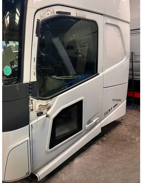 Volvo FH Left side doors - Дверь и запчасти: фото 1 Volvo FH Left side doors - Дверь и запчасти: фото 1