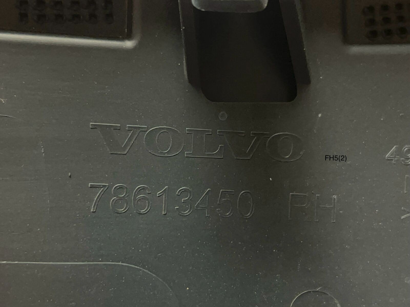 Volvo FH5 - Бампер: фото 3 Volvo FH5 - Бампер: фото 3