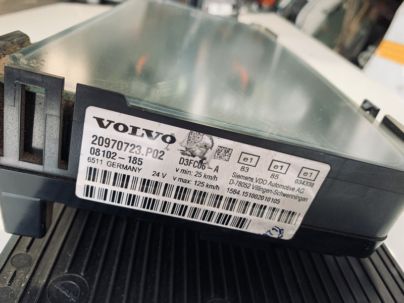 Volvo FL 280 - Приборная панель: фото 3 Volvo FL 280 - Приборная панель: фото 3