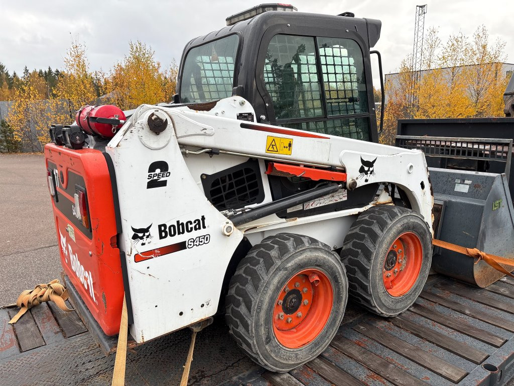 Bobcat S450 - Мини-погрузчик с бортовым поворотом: фото 5 Bobcat S450 - Мини-погрузчик с бортовым поворотом: фото 5