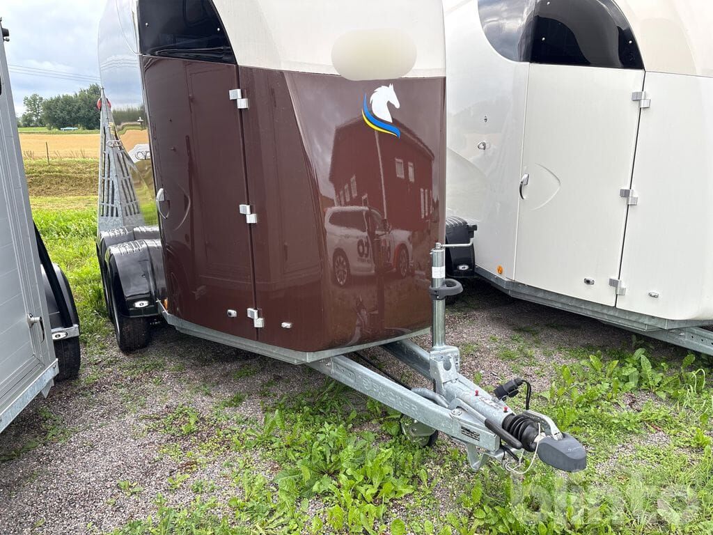 CLEAR ROUND GRP M - Прицеп-коневоз: фото 3 CLEAR ROUND GRP M - Прицеп-коневоз: фото 3