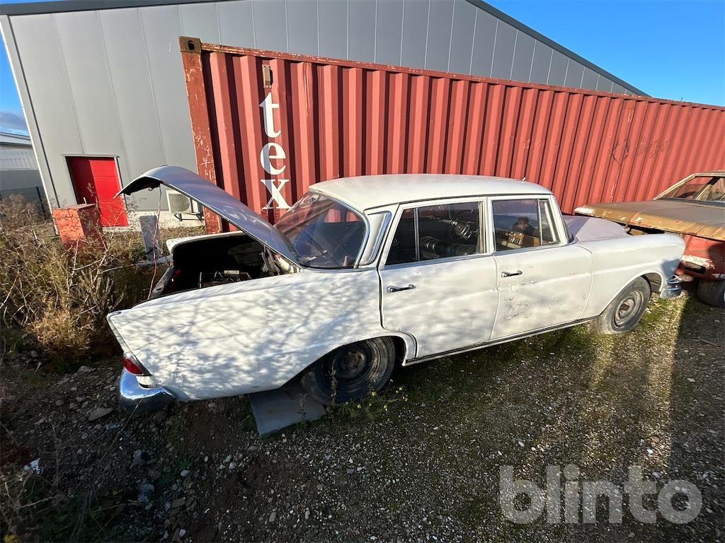 Daimler-Benz 220 - Легковой автомобиль: фото 4 Daimler-Benz 220 - Легковой автомобиль: фото 4