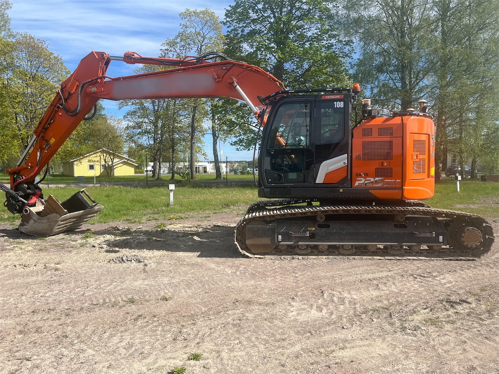 Гусеничный экскаватор Hitachi ZX225USLC-7: фото 11