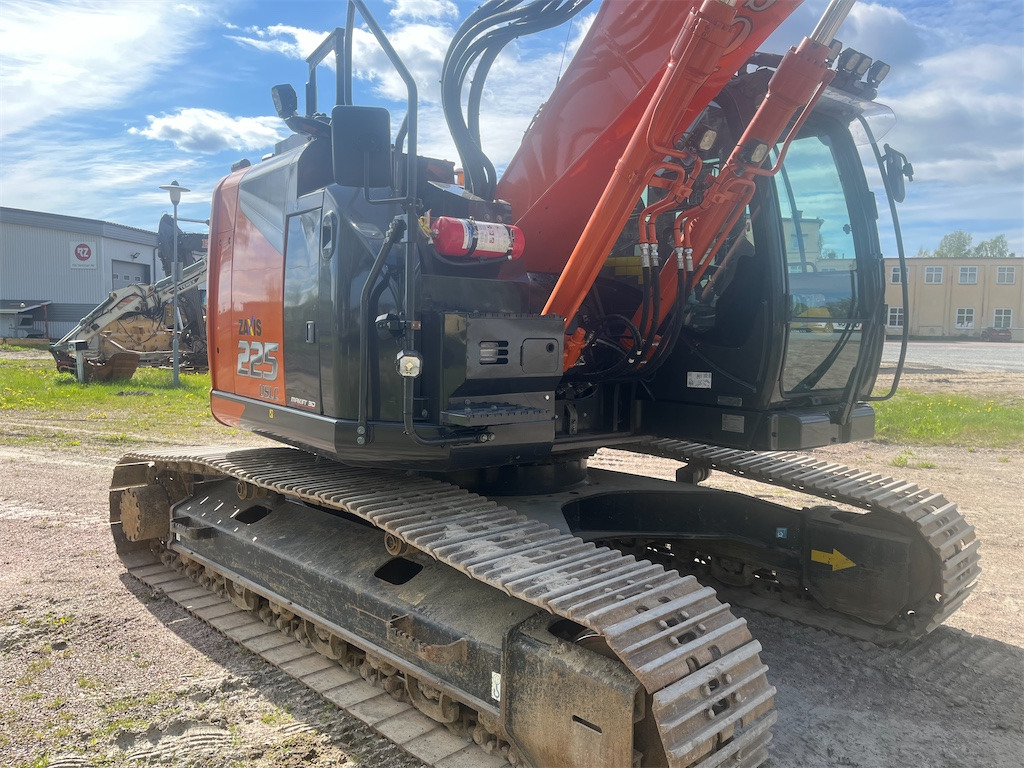 Гусеничный экскаватор Hitachi ZX225USLC-7: фото 15