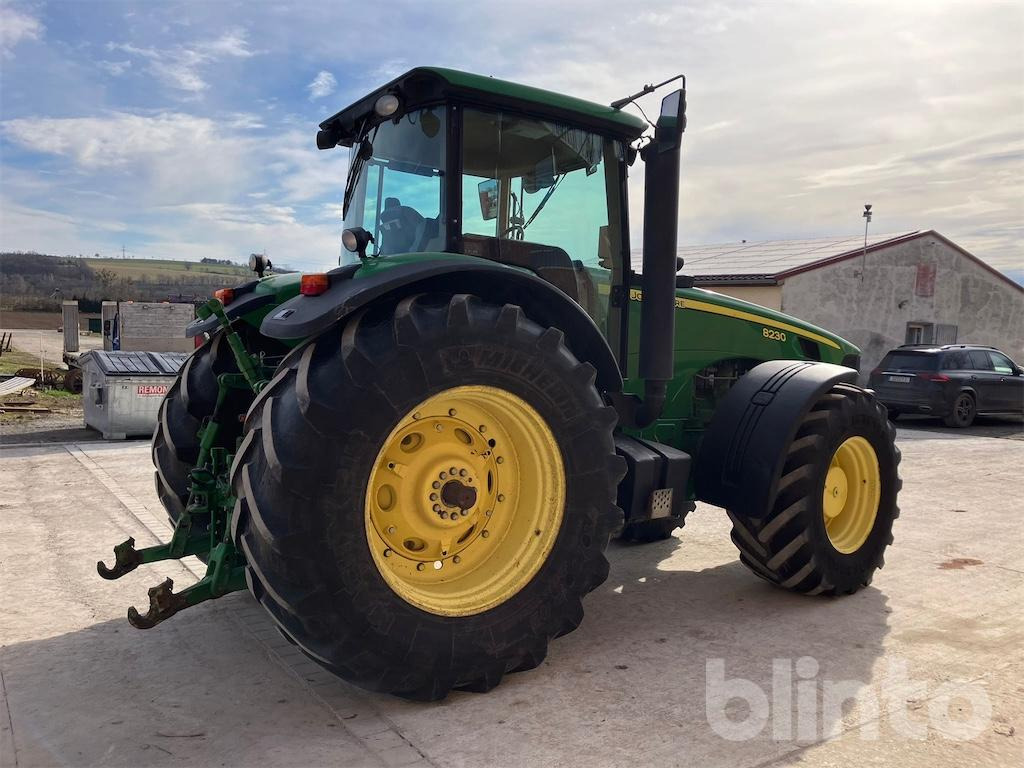 John Deere 8230 ILS Power Shift (2007) - Трактор: фото 3 John Deere 8230 ILS Power Shift (2007) - Трактор: фото 3