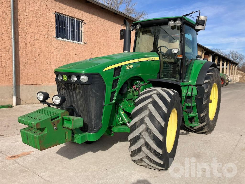 John Deere 8230 ILS Power Shift (2007) - Трактор: фото 1 John Deere 8230 ILS Power Shift (2007) - Трактор: фото 1