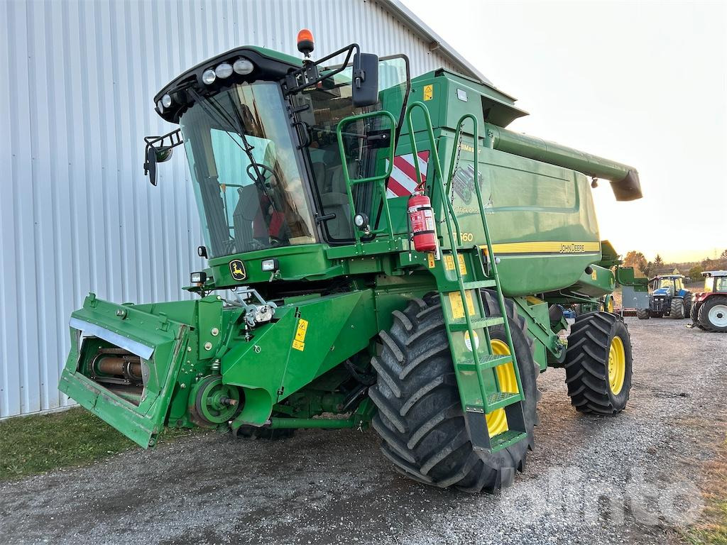 John Deere T 560 HM (2010) - Зерноуборочный комбайн: фото 1 John Deere T 560 HM (2010) - Зерноуборочный комбайн: фото 1