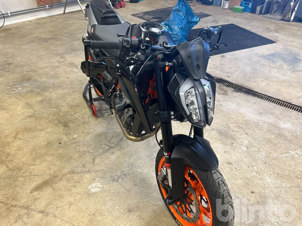 KTM 890 Duke R - Мотоцикл: фото 3 KTM 890 Duke R - Мотоцикл: фото 3
