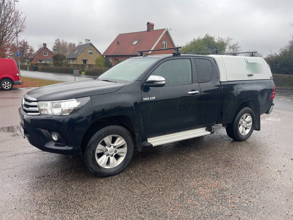 TOYOTA Hilux - Лёгкий коммерческий автомобиль: фото 1 TOYOTA Hilux - Лёгкий коммерческий автомобиль: фото 1