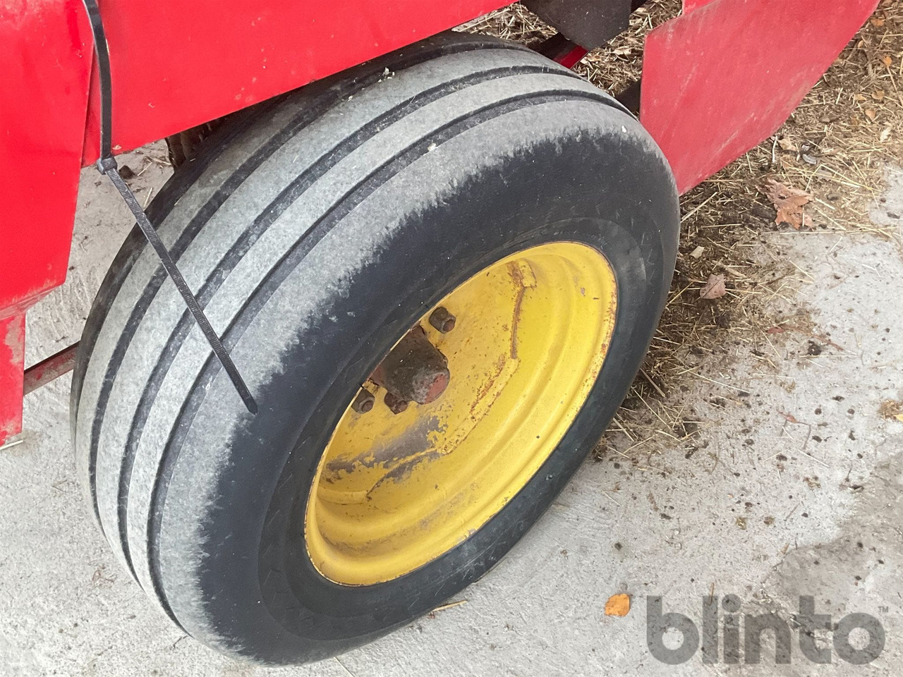 Пресс-подборщик тюковый New Holland 377: фото 13 Пресс-подборщик тюковый New Holland 377: фото 13