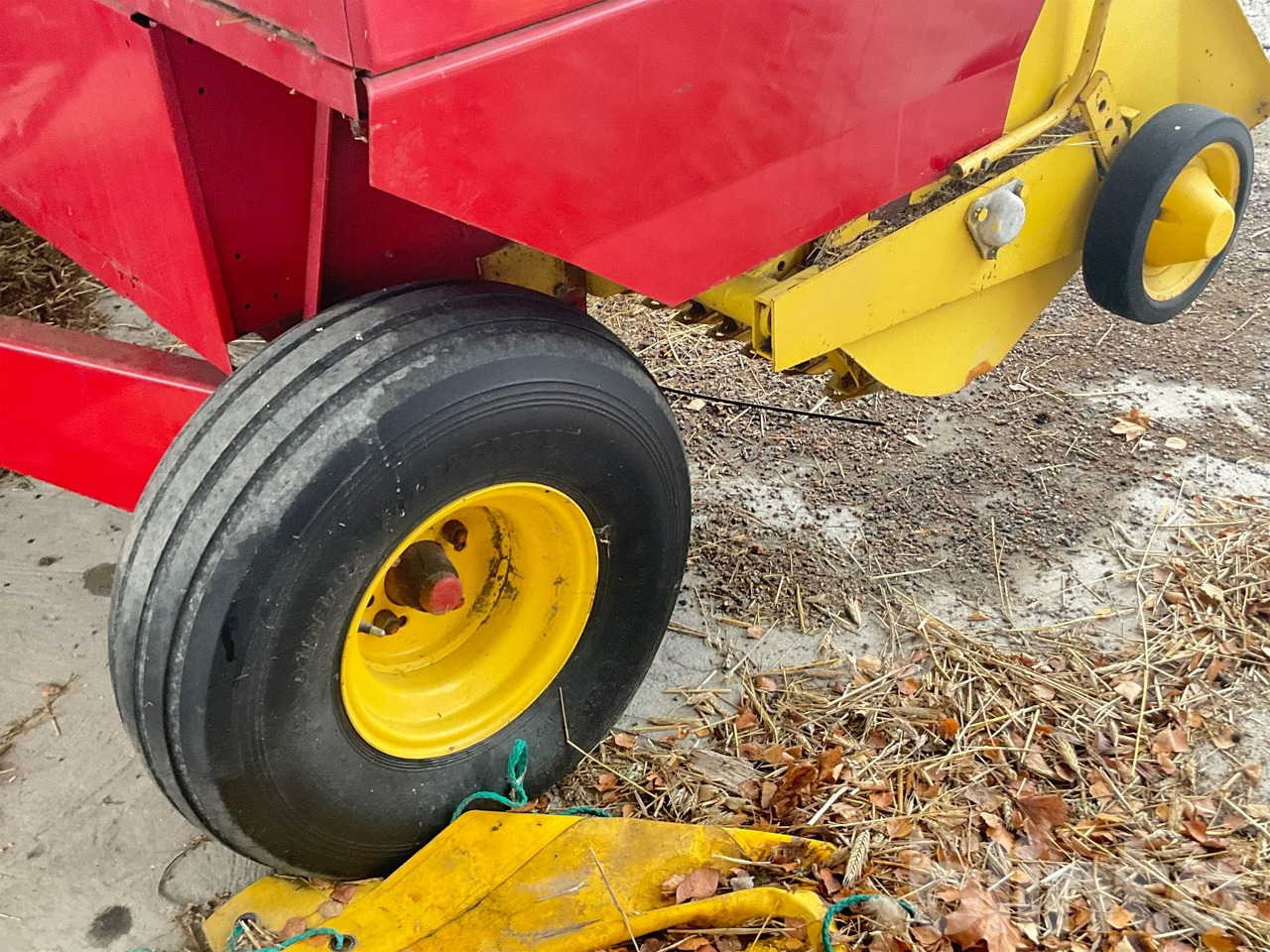 Пресс-подборщик тюковый New Holland 377: фото 25 Пресс-подборщик тюковый New Holland 377: фото 25