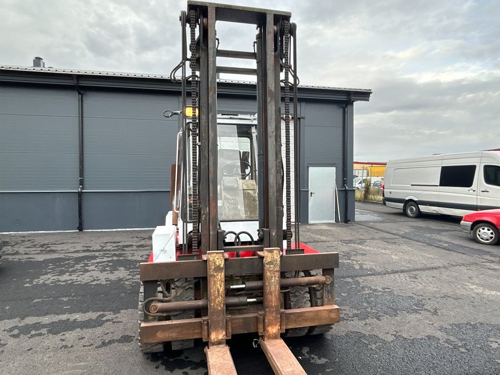 Nissan Df05 70U - Дизельный погрузчик: фото 2 Nissan Df05 70U - Дизельный погрузчик: фото 2