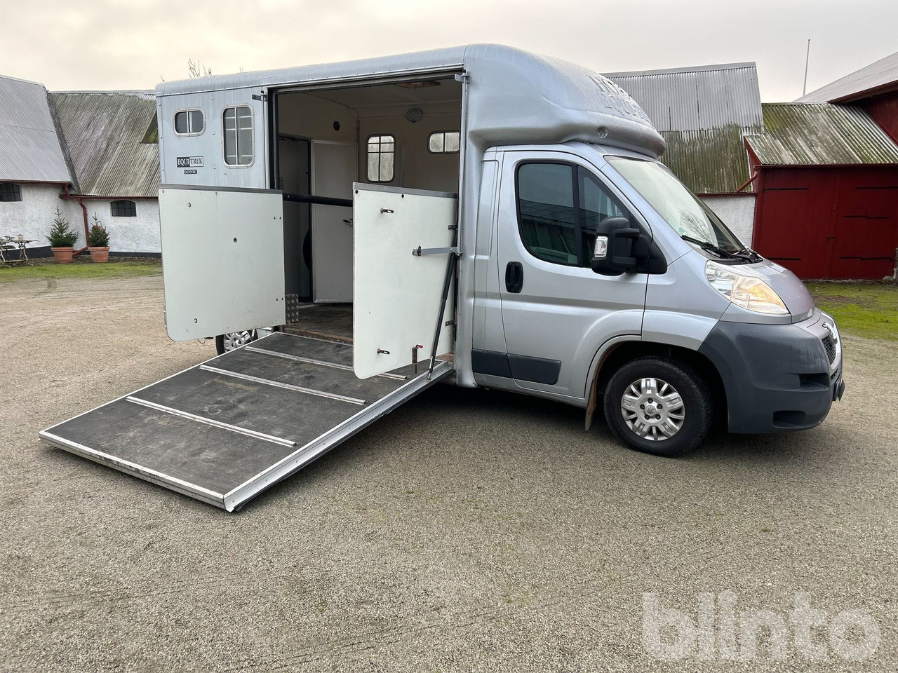 PEUGEOT BOXER HÄSTBIL - Коневоз: фото 1 PEUGEOT BOXER HÄSTBIL - Коневоз: фото 1