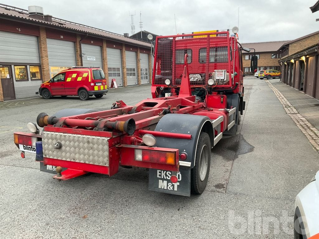 VOLVO FL 611 4X2 - Крюковой мультилифт: фото 4 VOLVO FL 611 4X2 - Крюковой мультилифт: фото 4