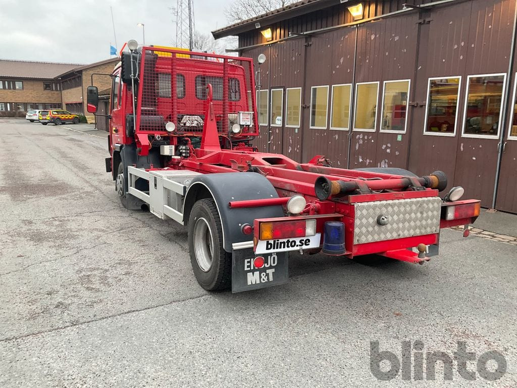 VOLVO FL 611 4X2 - Крюковой мультилифт: фото 3 VOLVO FL 611 4X2 - Крюковой мультилифт: фото 3