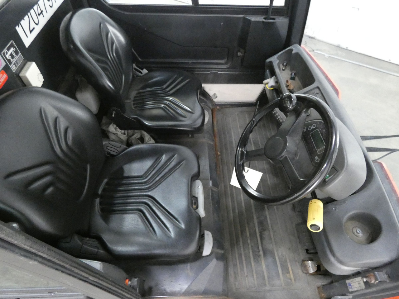 Linde P250 - Складской тягач: фото 3 Linde P250 - Складской тягач: фото 3