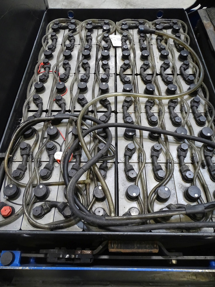 Linde P250 - Складской тягач: фото 4 Linde P250 - Складской тягач: фото 4