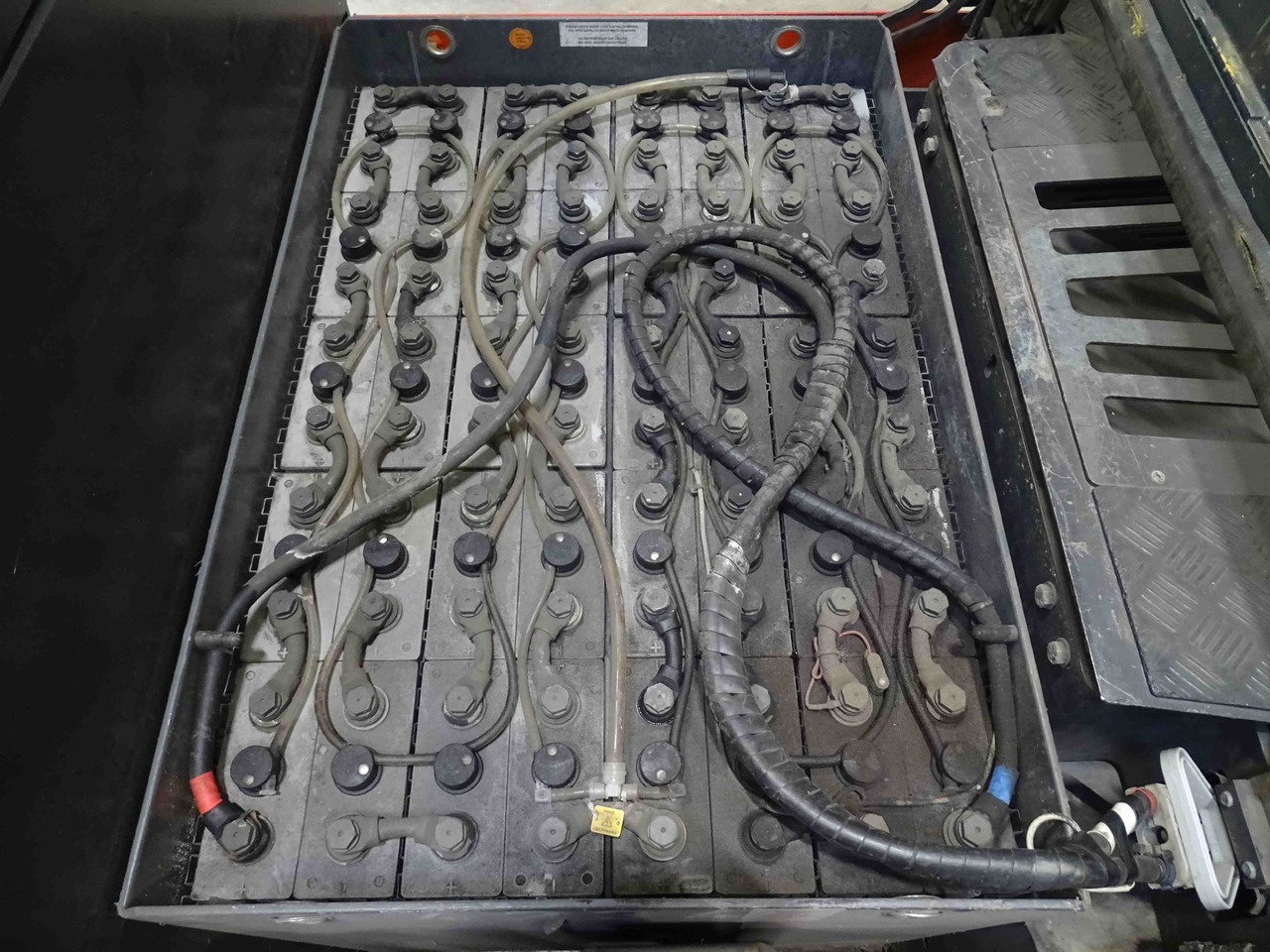 Linde P250 - Складской тягач: фото 4 Linde P250 - Складской тягач: фото 4