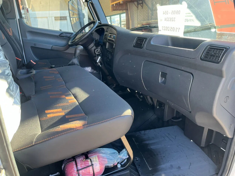 Новый Грузовик с закрытым кузовом Mercedes-Benz Accelo 915 4x2 Closed Cargo Truck: фото 18