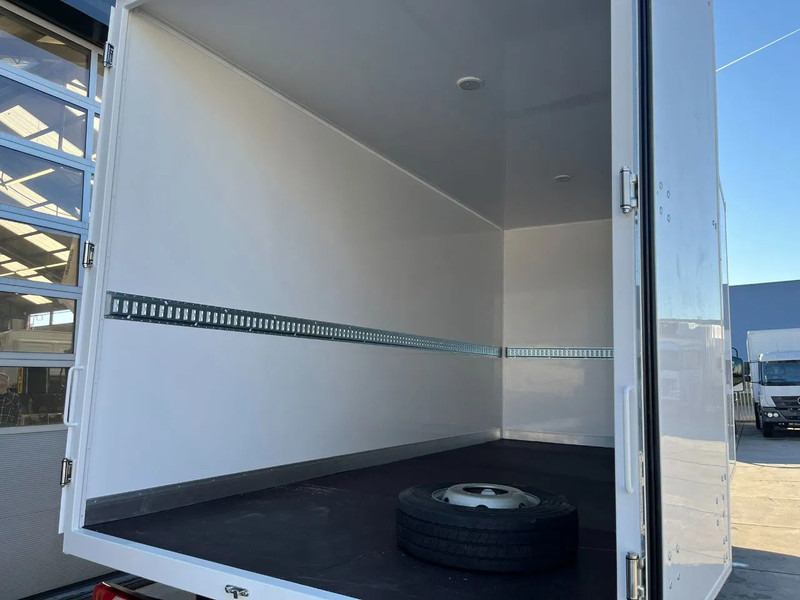 Новый Грузовик с закрытым кузовом Mercedes-Benz Accelo 915 4x2 Closed Cargo Truck: фото 12