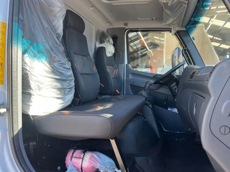 Новый Грузовик с закрытым кузовом Mercedes-Benz Accelo 915 4x2 Closed Cargo Truck: фото 19