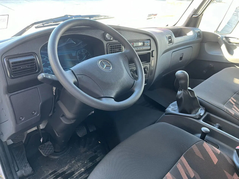 Новый Грузовик с закрытым кузовом Mercedes-Benz Accelo 915 4x2 Closed Cargo Truck: фото 17