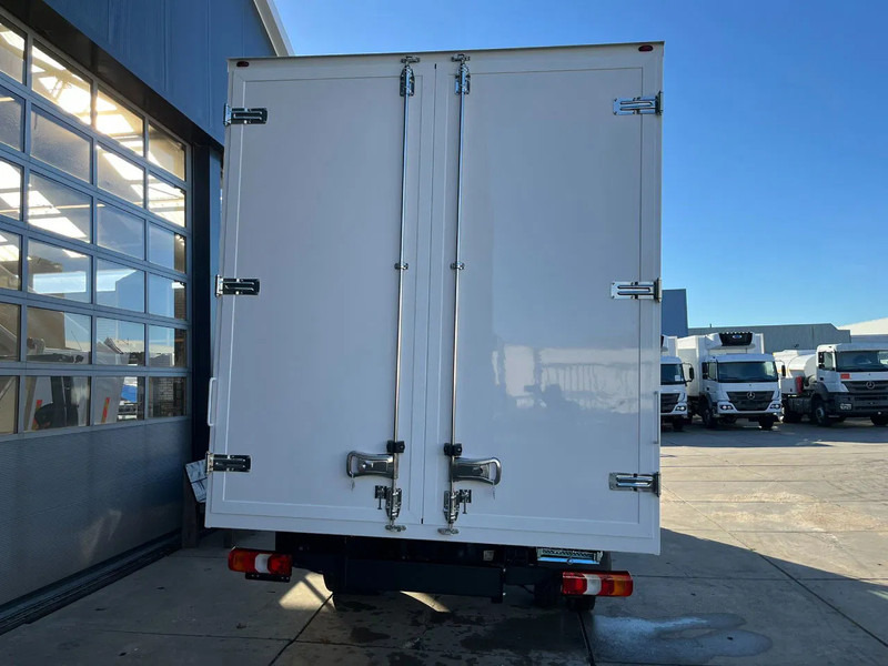 Новый Грузовик с закрытым кузовом Mercedes-Benz Accelo 915 4x2 Closed Cargo Truck: фото 9