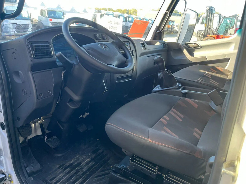 Новый Грузовик с закрытым кузовом Mercedes-Benz Accelo 915 4x2 Closed Cargo Truck: фото 15