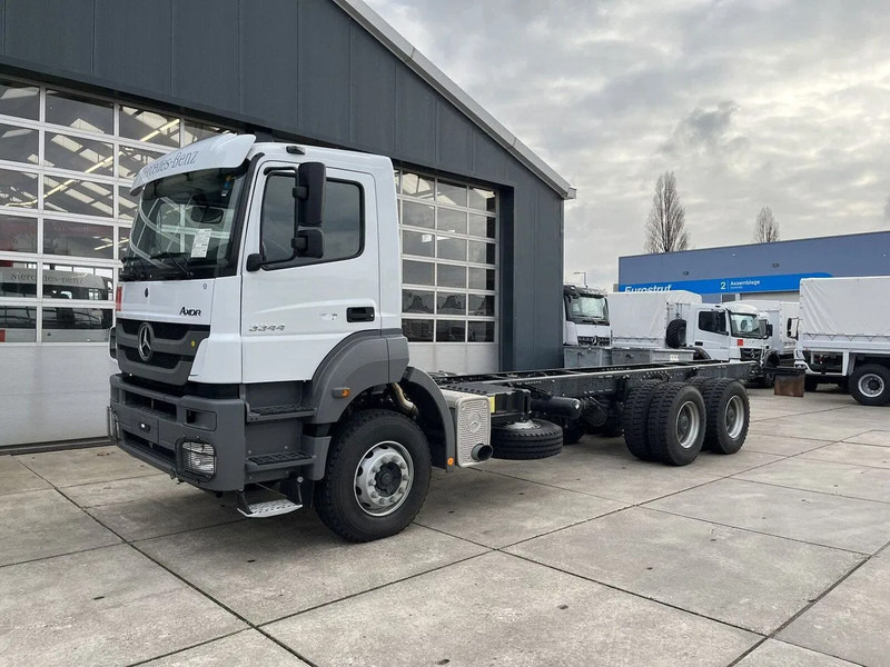 Mercedes-Benz Axor 3344 6x4 Chassis Cabin - Грузовик-шасси: фото 1 Mercedes-Benz Axor 3344 6x4 Chassis Cabin - Грузовик-шасси: фото 1