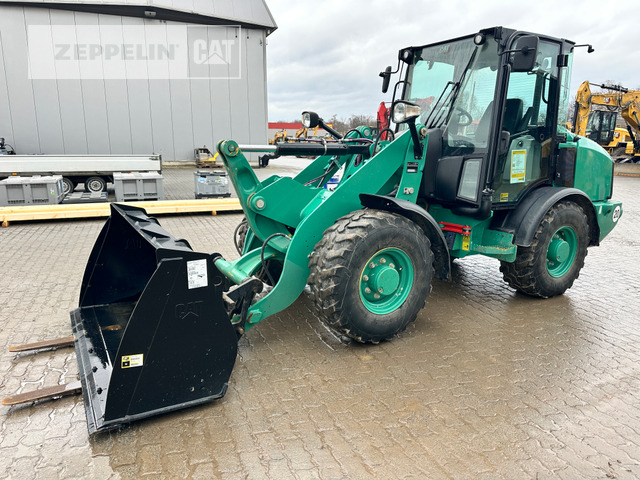 Cat 906M - Колёсный погрузчик: фото 1 Cat 906M - Колёсный погрузчик: фото 1