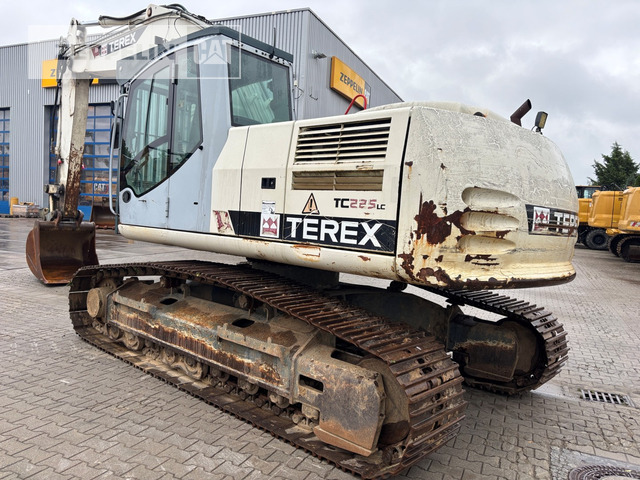 Terex TC225LC - Гусеничный экскаватор: фото 1 Terex TC225LC - Гусеничный экскаватор: фото 1