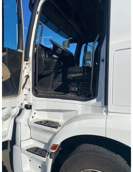 Mercedes-Benz Actros 1840 stream space cabine met spoilers fenders en zonneklep - Тягач: фото 3 Mercedes-Benz Actros 1840 stream space cabine met spoilers fenders en zonneklep - Тягач: фото 3
