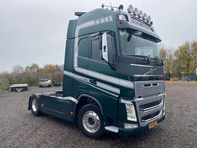 Volvo FH 500 XL euro 6 full spoilered, 2 x tank, modeljaar 2017 - Тягач: фото 2 Volvo FH 500 XL euro 6 full spoilered, 2 x tank, modeljaar 2017 - Тягач: фото 2