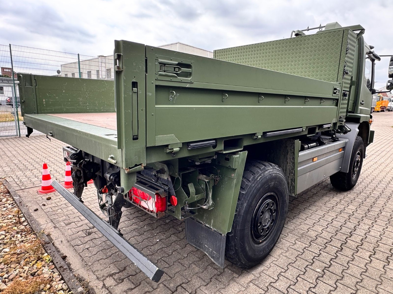Mercedes-Benz 1018 Atego 4x4 Allrad Miltär Camper - Малотоннажный бортовой грузовик: фото 4 Mercedes-Benz 1018 Atego 4x4 Allrad Miltär Camper - Малотоннажный бортовой грузовик: фото 4