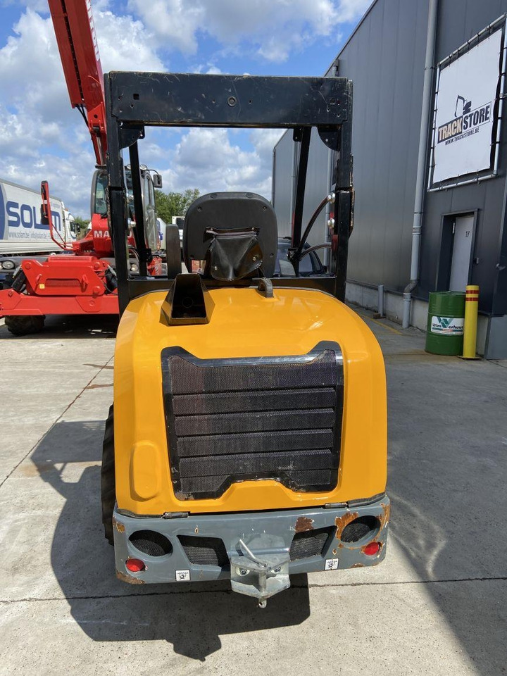 GiANT G2700 Xtra HD (6436) - Компактный фронтальный погрузчик: фото 5 GiANT G2700 Xtra HD (6436) - Компактный фронтальный погрузчик: фото 5